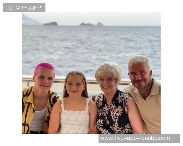 维尼修斯分享巴伊亚度假美照展现时尚魅力仿佛置身普拉达世界